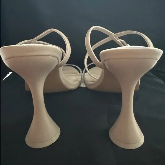 The Drop Women's Lina Trend Heel Sandal 3.7 heel New Not Used. - Picture 2 of 3